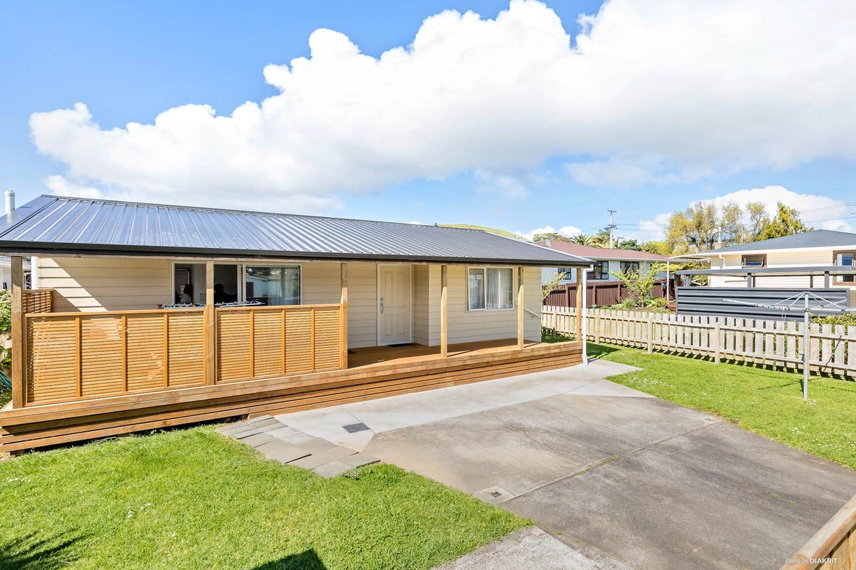 9 Matapouri Road, Mangere Bridge, Auckland - Carousel 2
