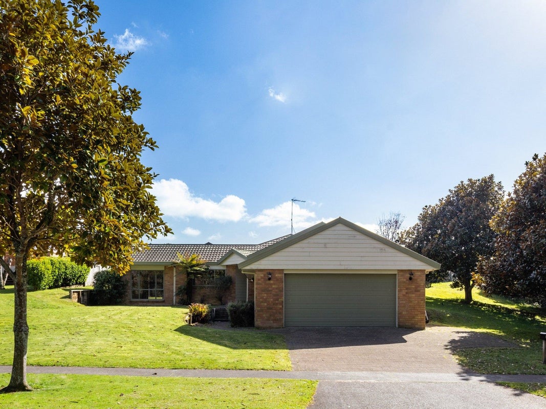 20 John Webb Drive, Glenview, Hamilton, Waikato - Carousel 1