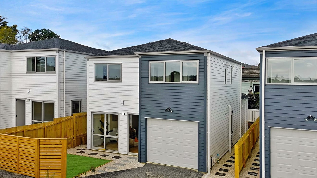 240B Whitney Street, Blockhouse Bay, Auckland - Carousel 1