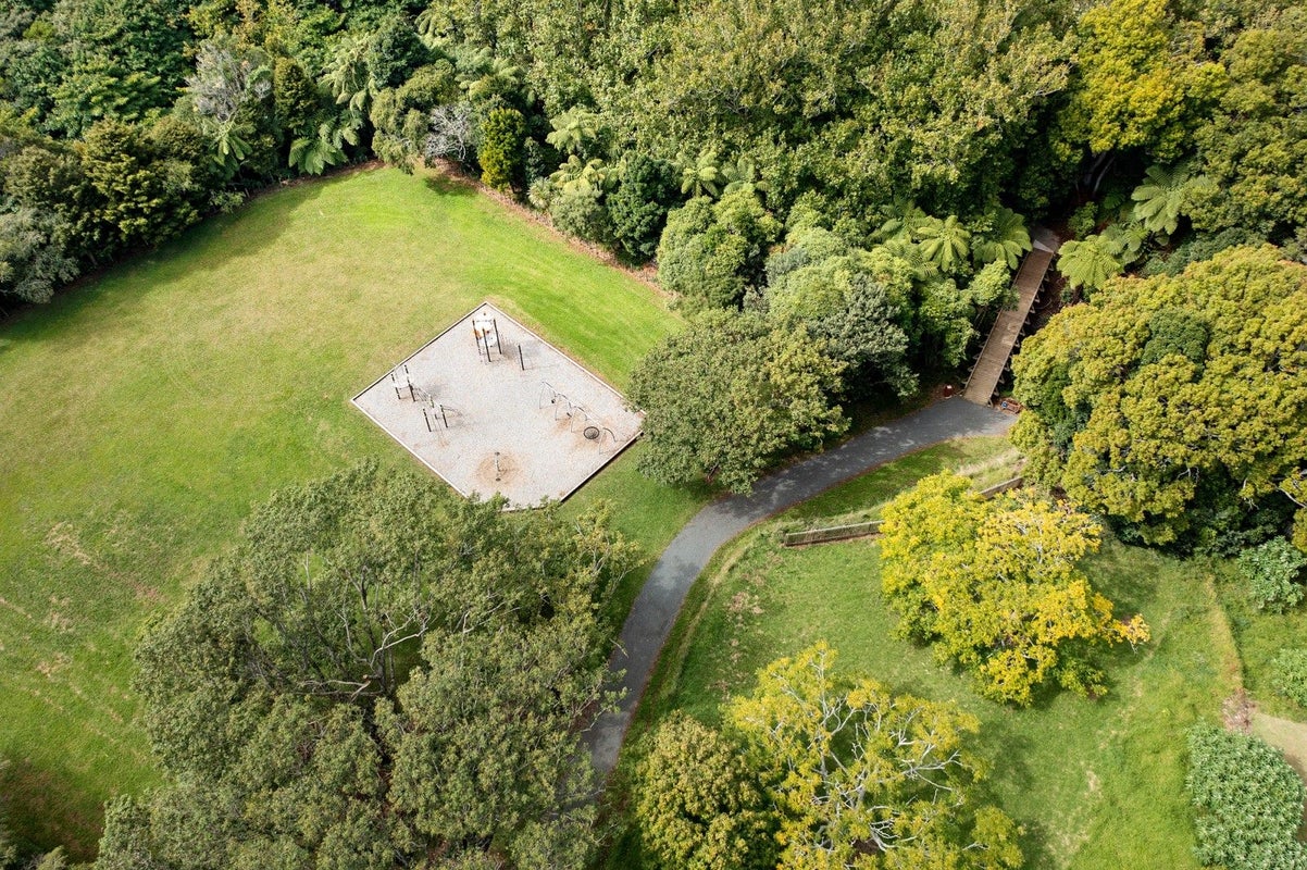 77A Glenpark Avenue, Frankleigh Park, New Plymouth - Carousel 1