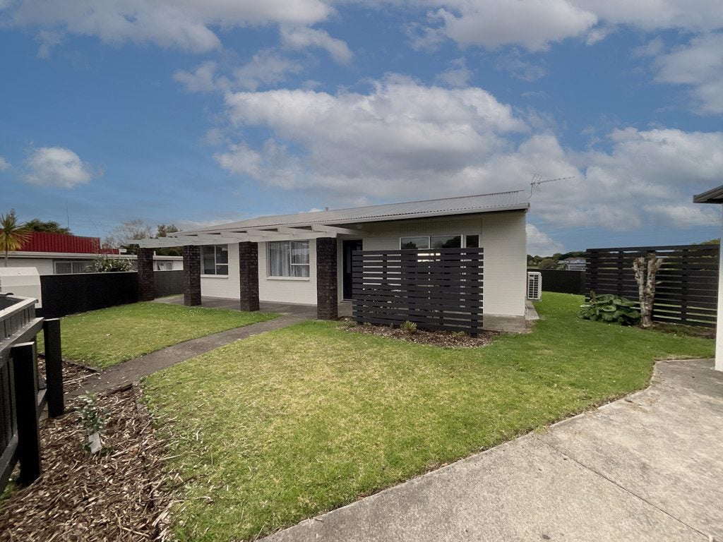 12 Warren Place, Frankleigh Park, New Plymouth - Carousel 1