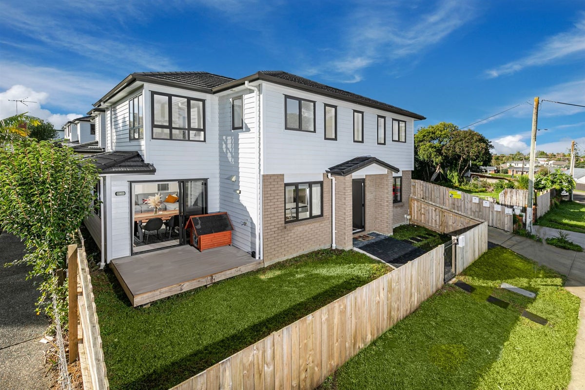 9A Kingdale Road, Henderson, Auckland - Carousel 1