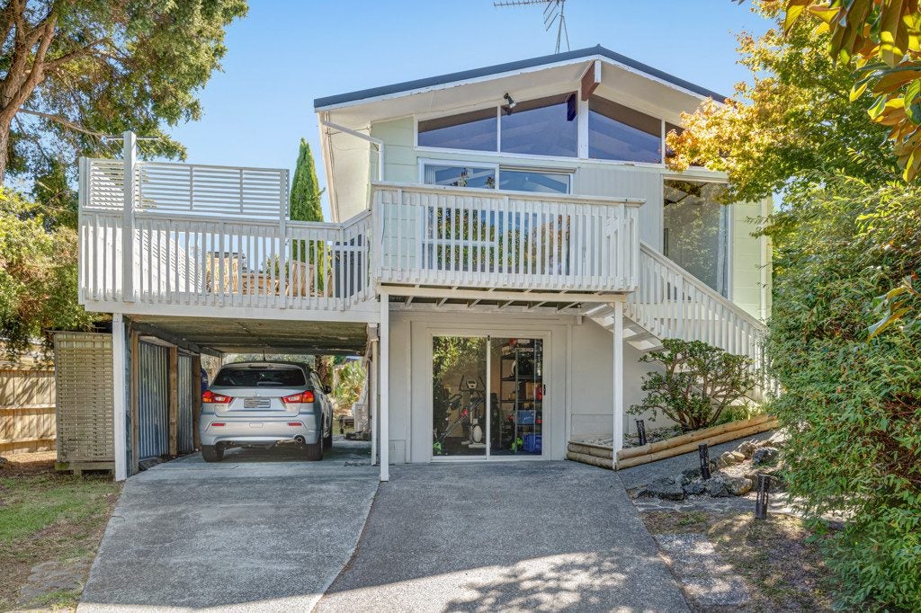 8 Teviot Place, Totara Vale, Auckland - Carousel 2