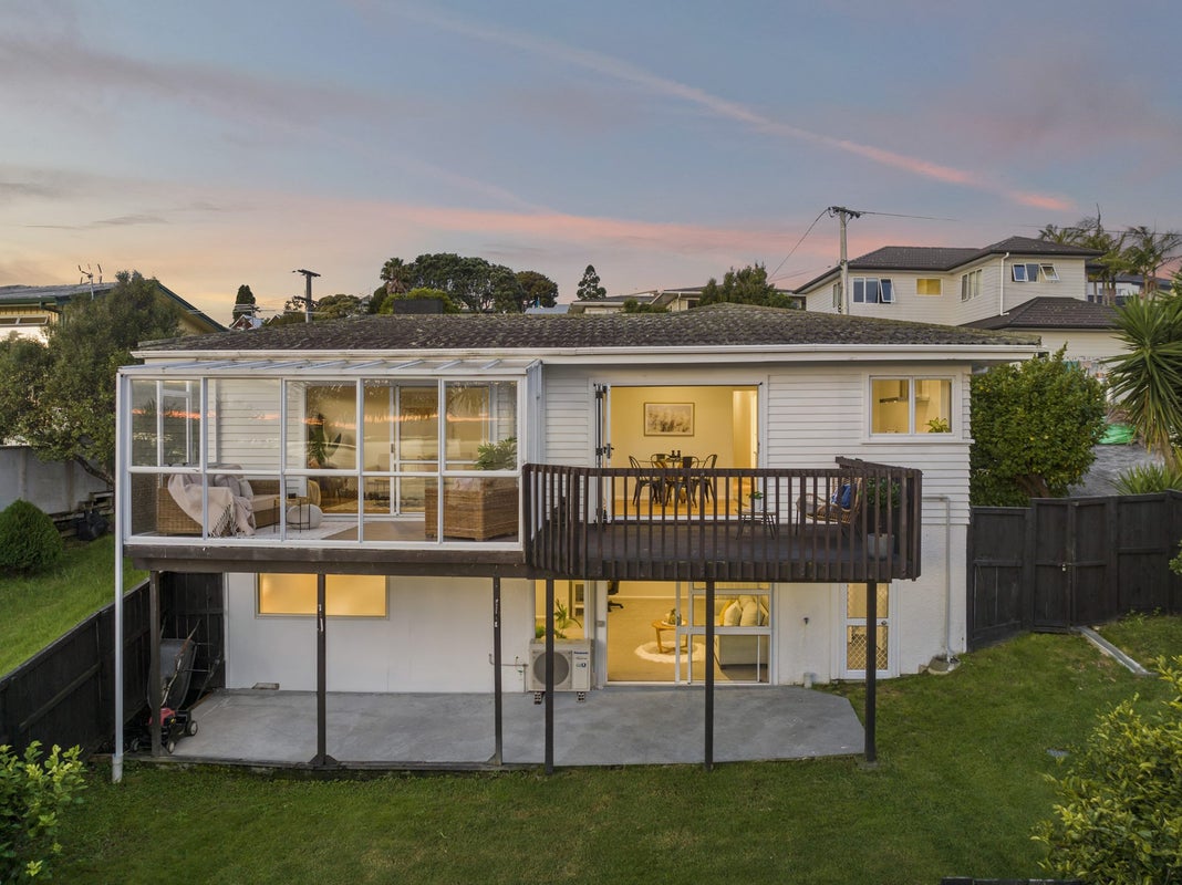 1/37 Sea Vista Avenue, Beach Haven, North Shore City - Carousel 2