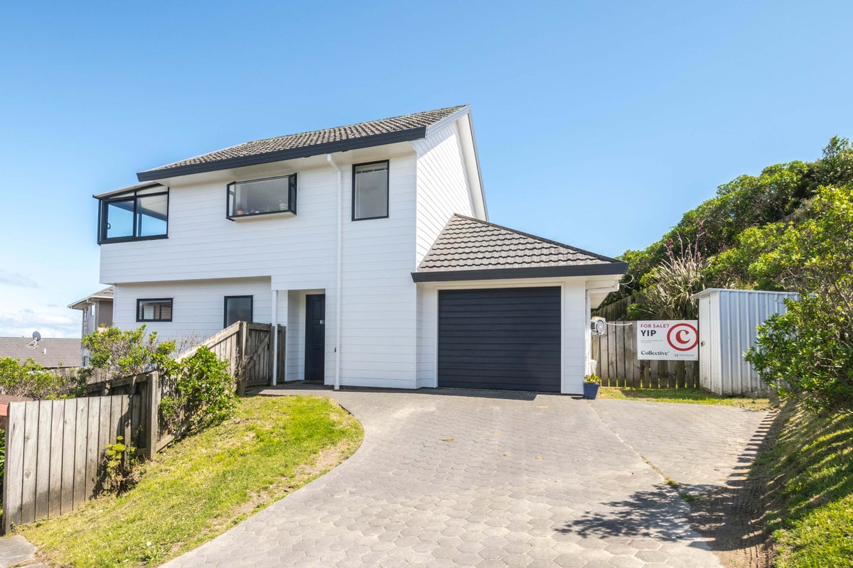 3B Glenwood Grove, Woodridge, Wellington - Carousel 2
