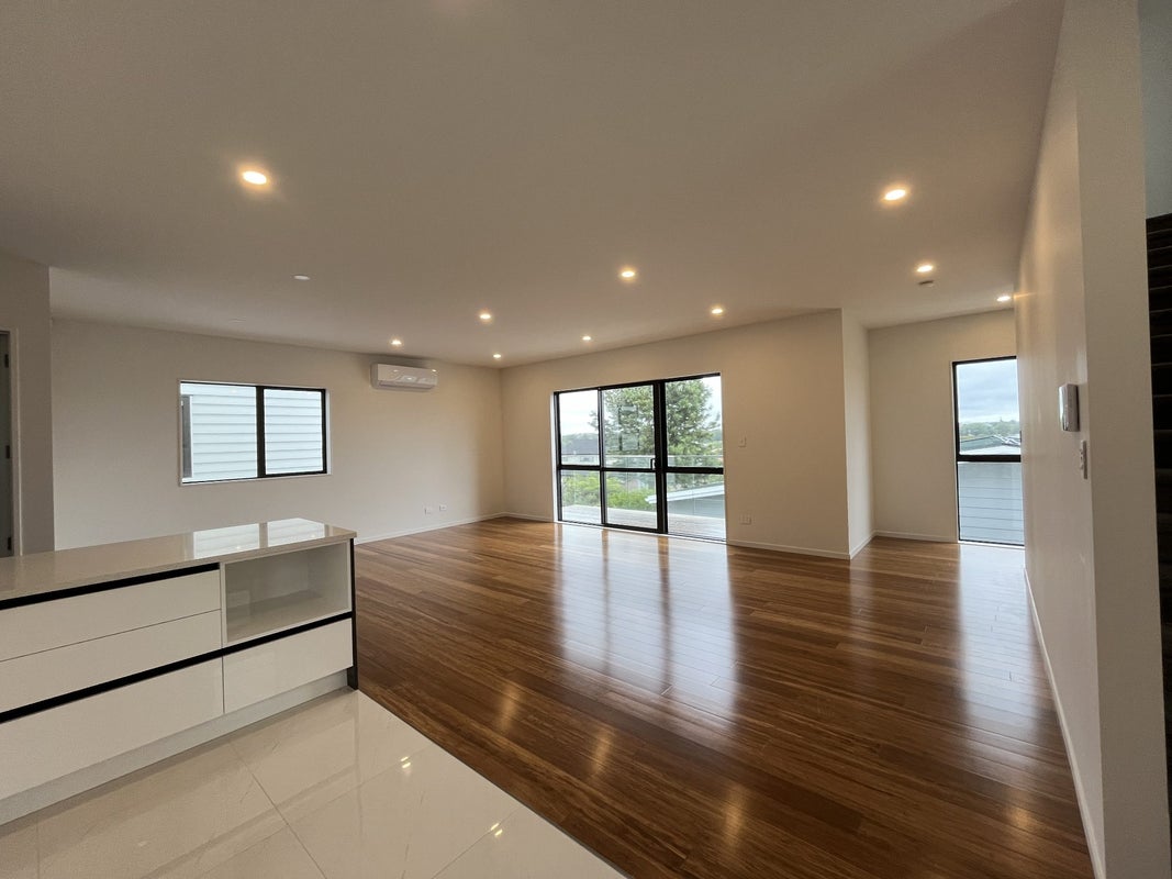 7B Glenshee Place, Highland Park, Auckland - Carousel 2