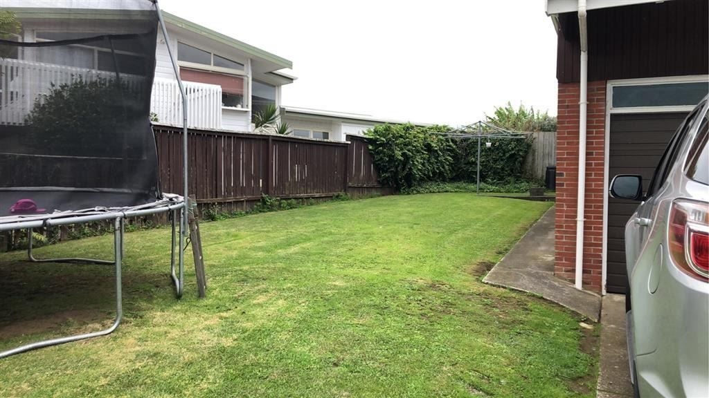 8 The Crest, Sunnyhills, Auckland - Carousel 13