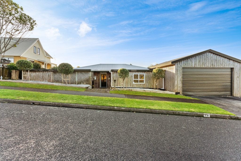 19 Poplar Grove, Whalers Gate, New Plymouth - Carousel 1