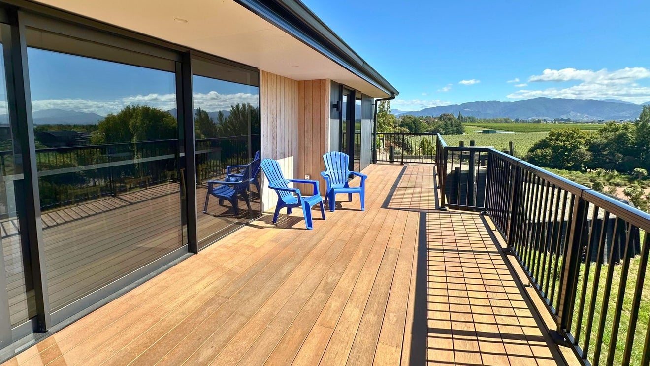6 Lake View Place, Blenheim - Carousel 2