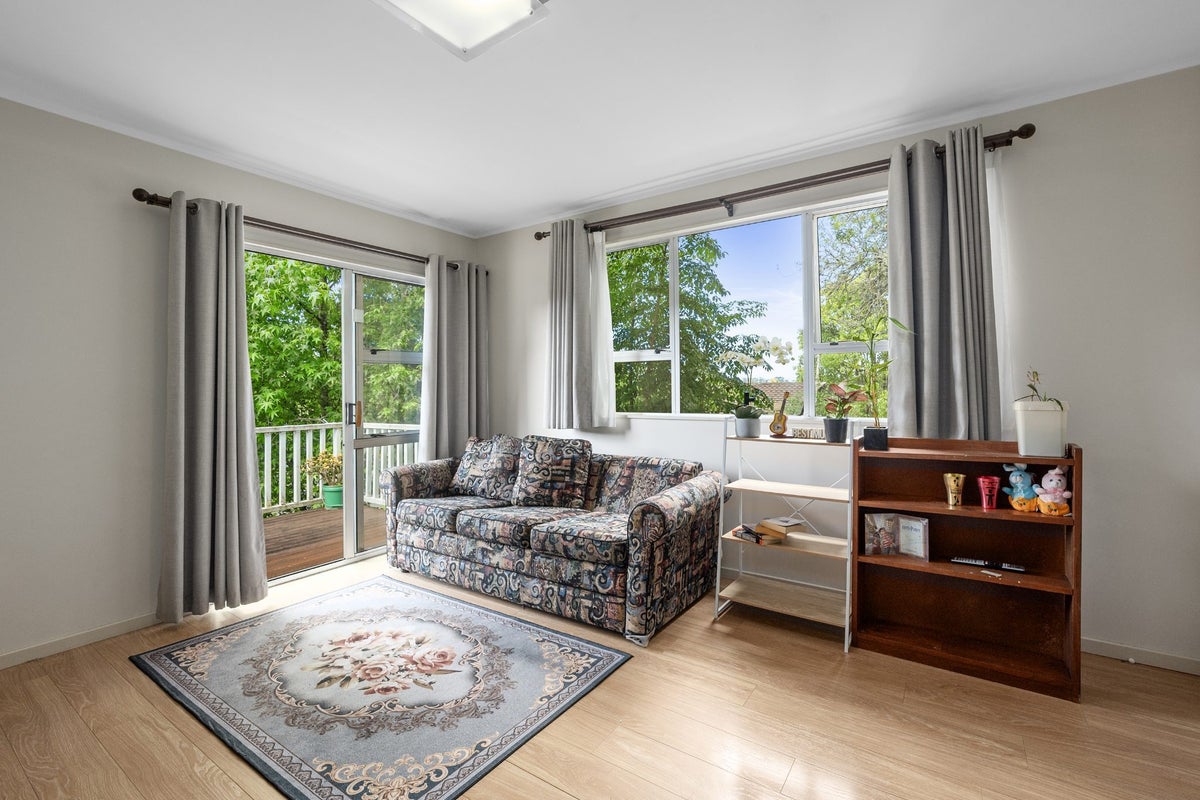 37 Trias Road, Totara Vale, Auckland - Carousel 2