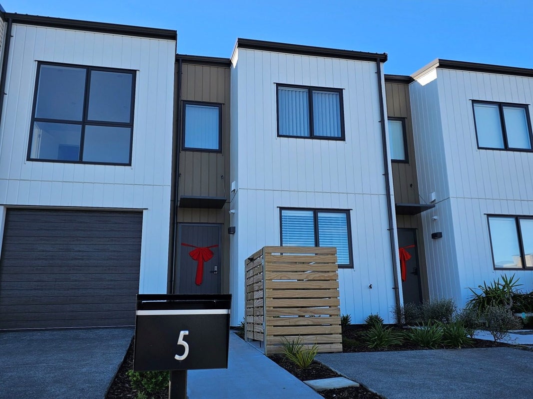 5 Nga Pona Toru Road, Flat Bush, Auckland - Carousel 1