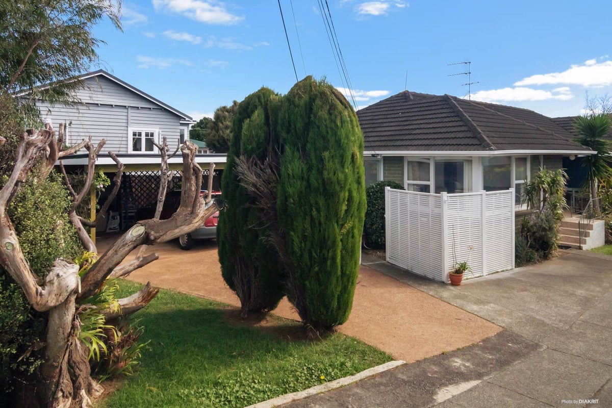1/59 Shakespeare Road, Milford, Auckland - Carousel 1