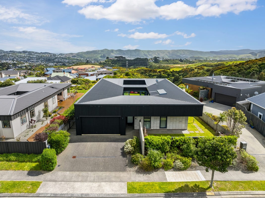 123 Woodridge Drive, Woodridge, Wellington - Carousel 1