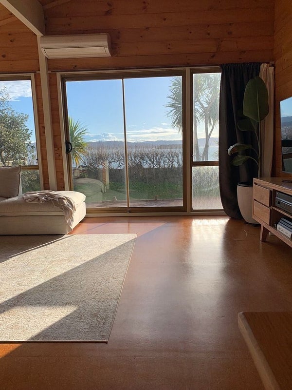 251 Marine Parade, Eastbourne, Lower Hutt - Carousel 1
