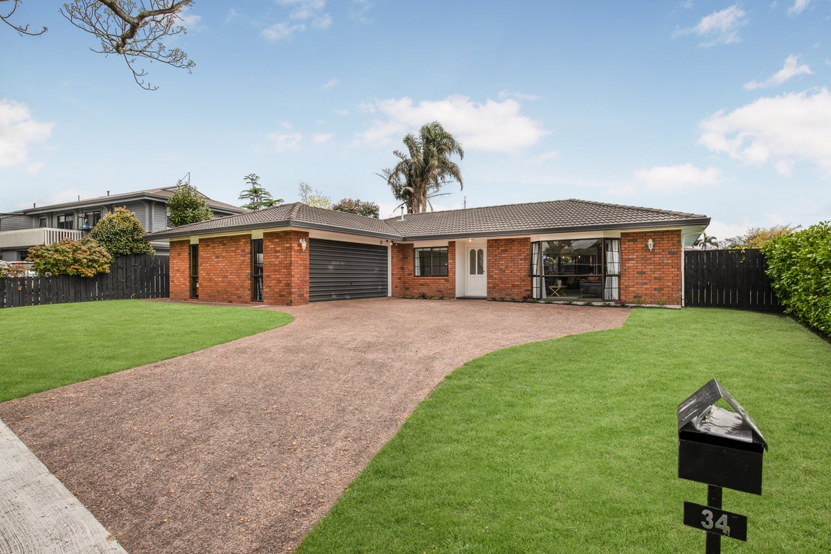 34 Evanda Crescent, Conifer Grove, Takanini - Carousel 1