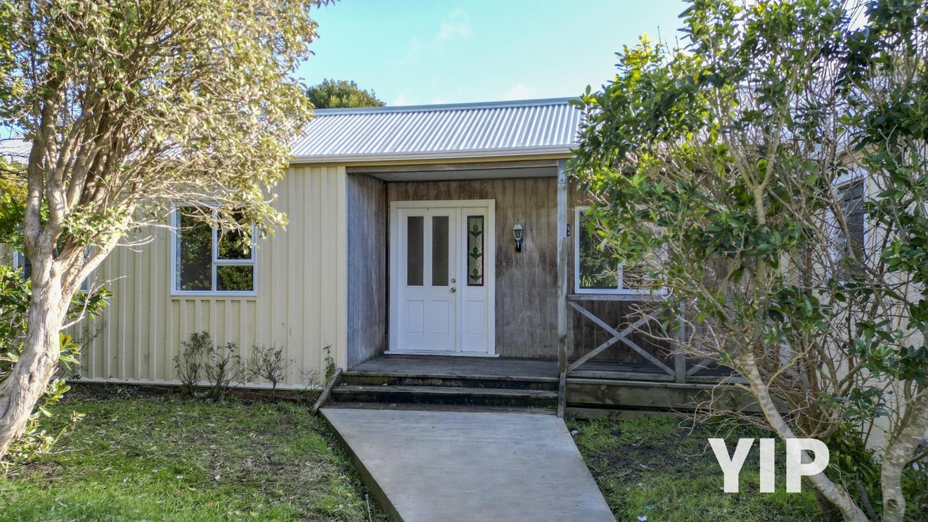 10 Miles Crescent, Newlands, Wellington - Carousel 2
