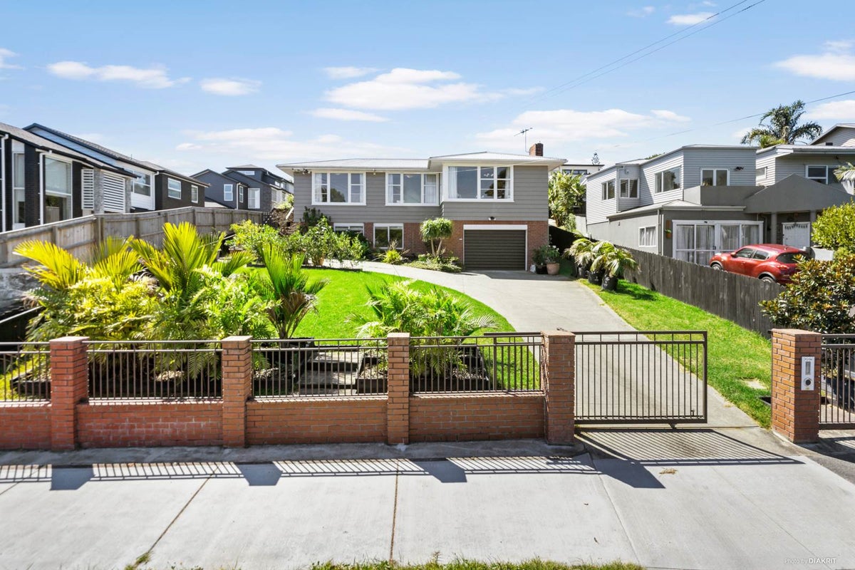 270 Whitney Street, Blockhouse Bay, Auckland - Carousel 2