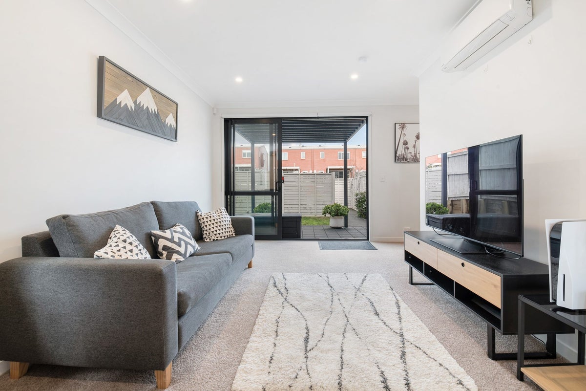 14 Whimbrel Road, Flat Bush, Auckland - Carousel 1