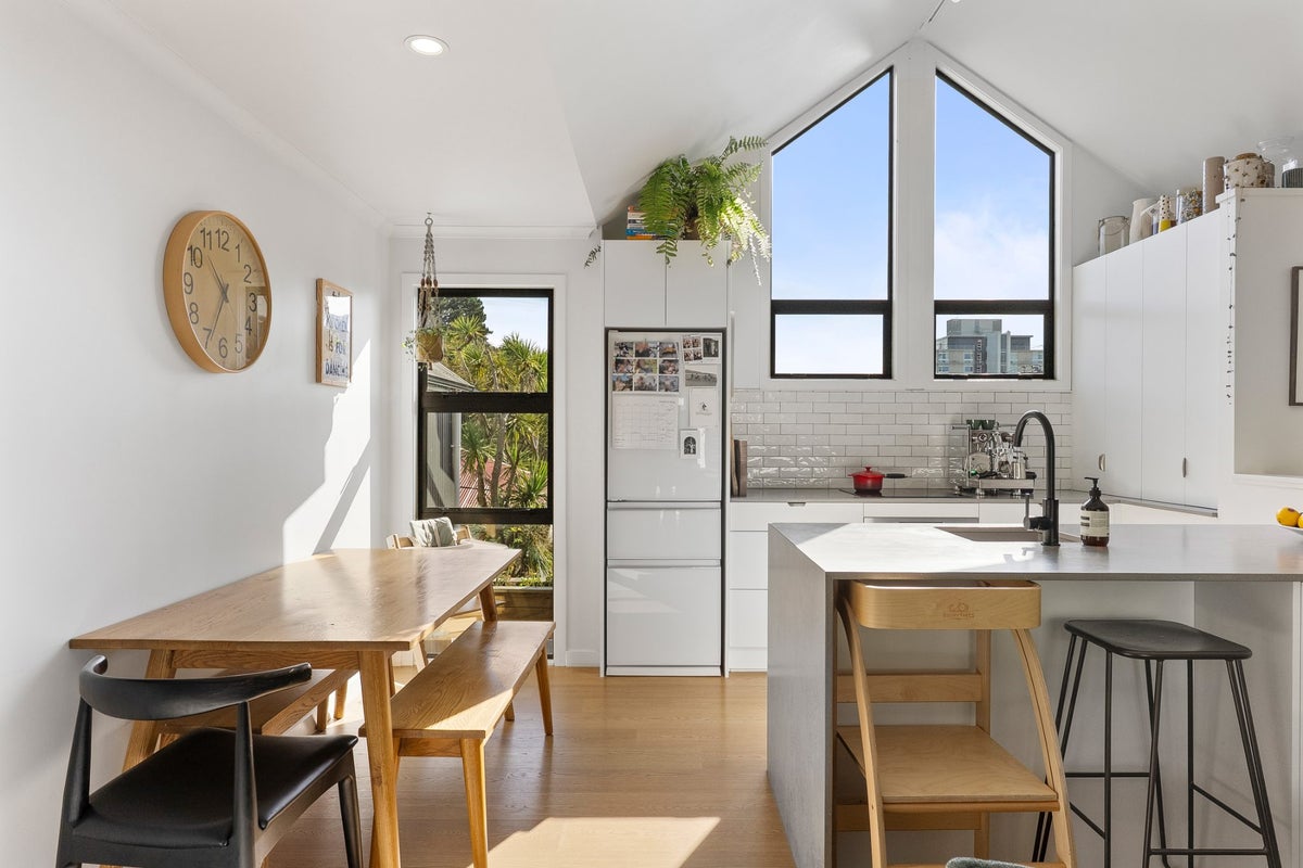 13 Boston Terrace, Aro Valley, Wellington - Carousel 2