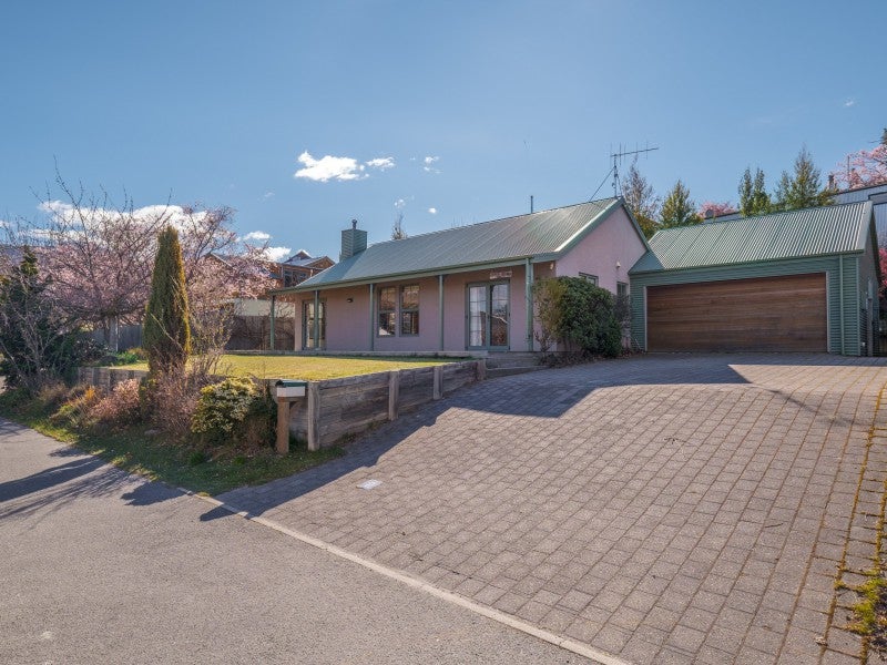 94 Hedditch Street, Wanaka - Carousel 1