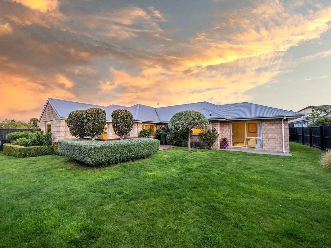 7 Applefield Court, Northwood, Christchurch - Carousel 2