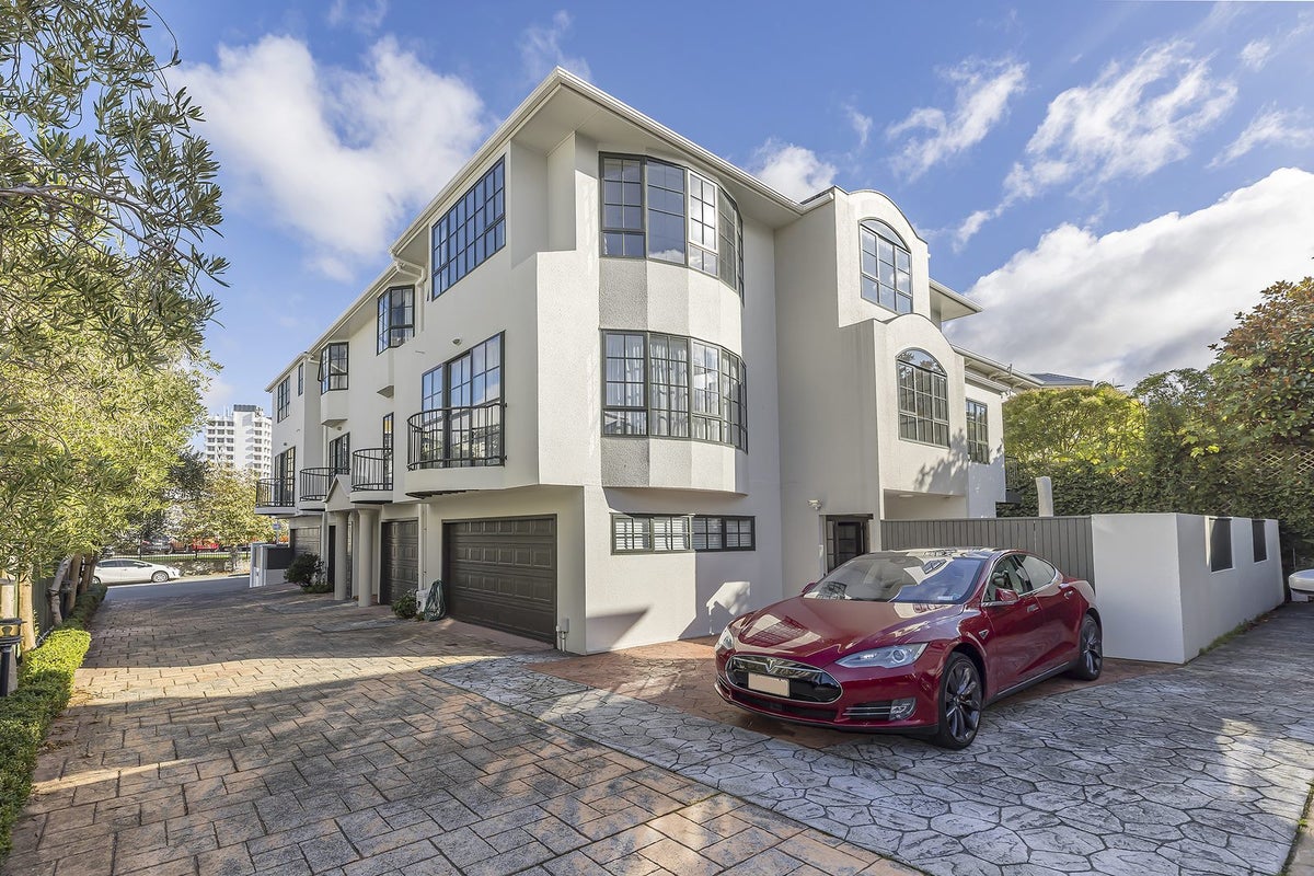 16D Hobson Street, Thorndon, Wellington - Carousel 1