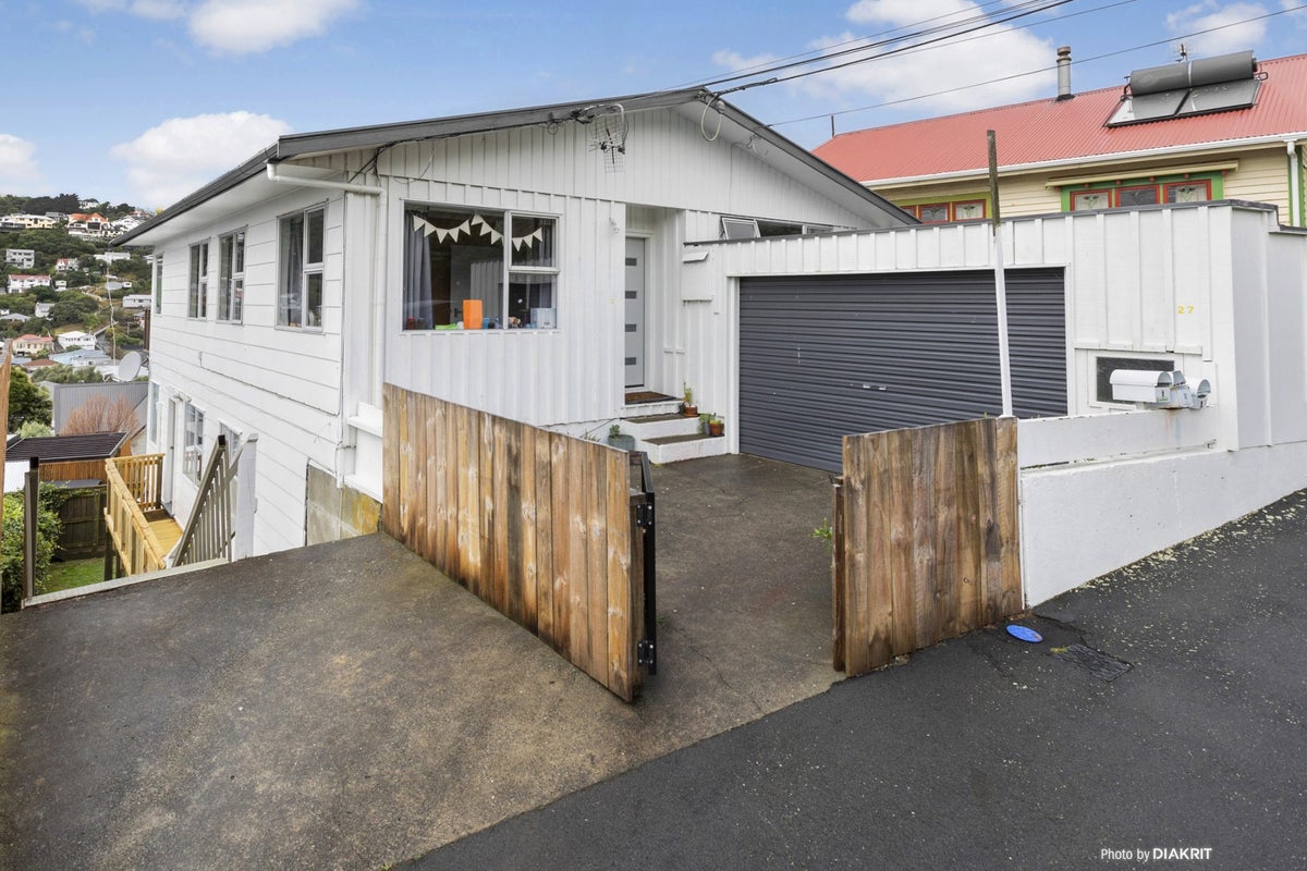 27 Rhine Street, Island Bay, Wellington - Carousel 1