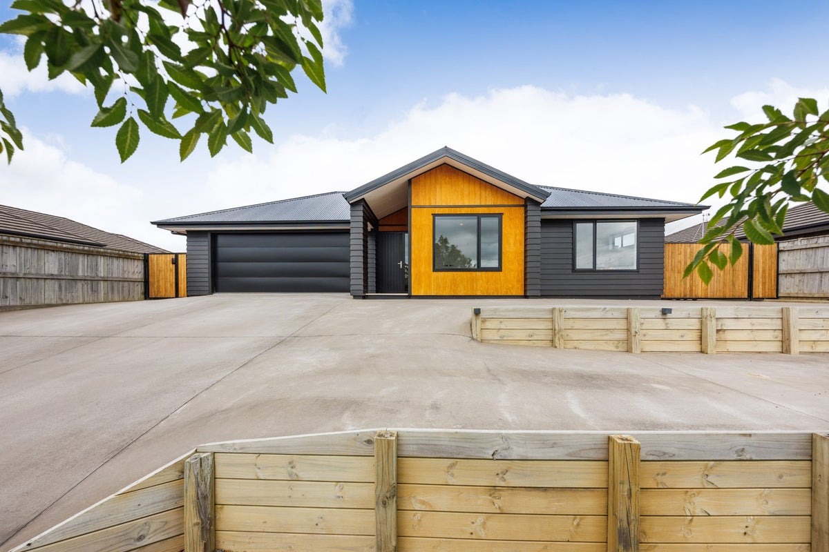 196 Pacific Drive, Fitzherbert, Palmerston North - Carousel 2
