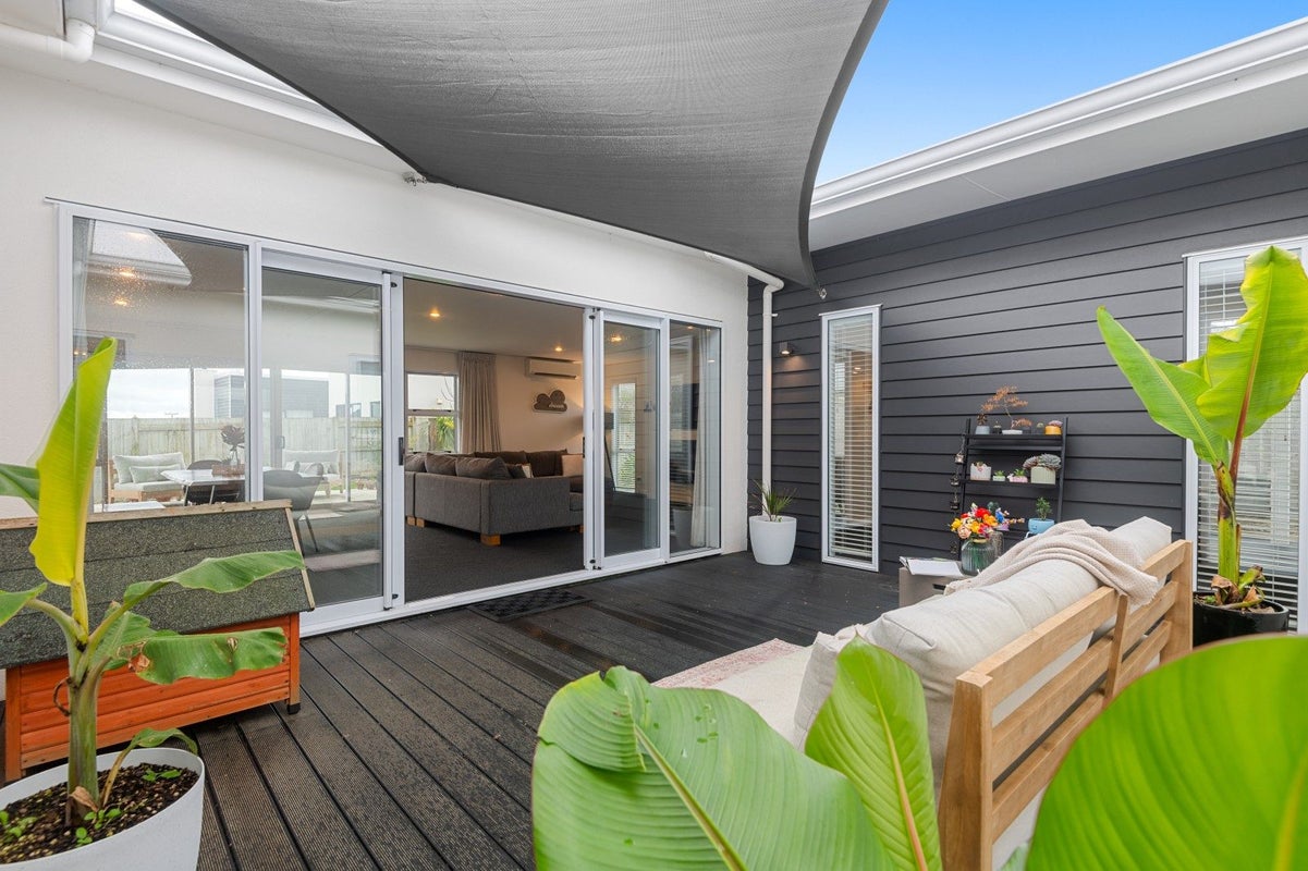 10 Monaco Grove, Fitzherbert, Palmerston North - Carousel 2
