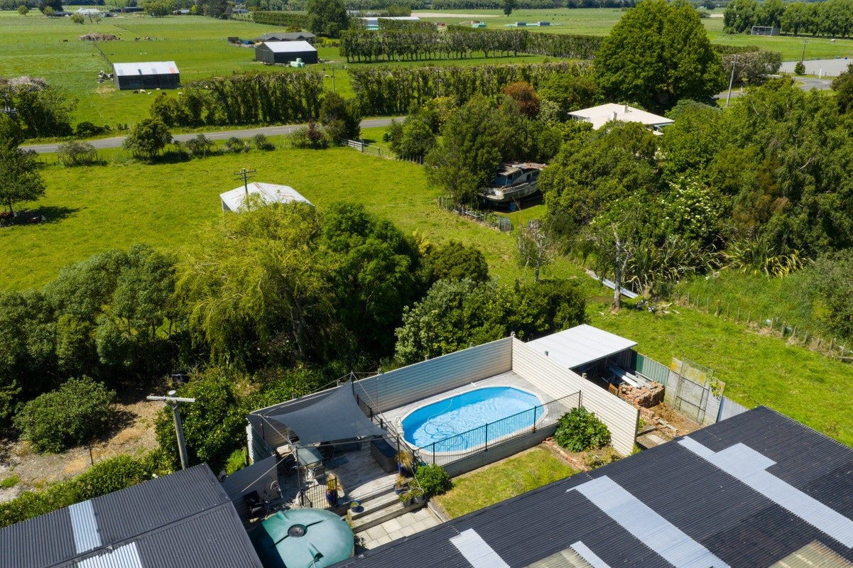 359 Newbury Line, Bunnythorpe, Palmerston North - Carousel 50