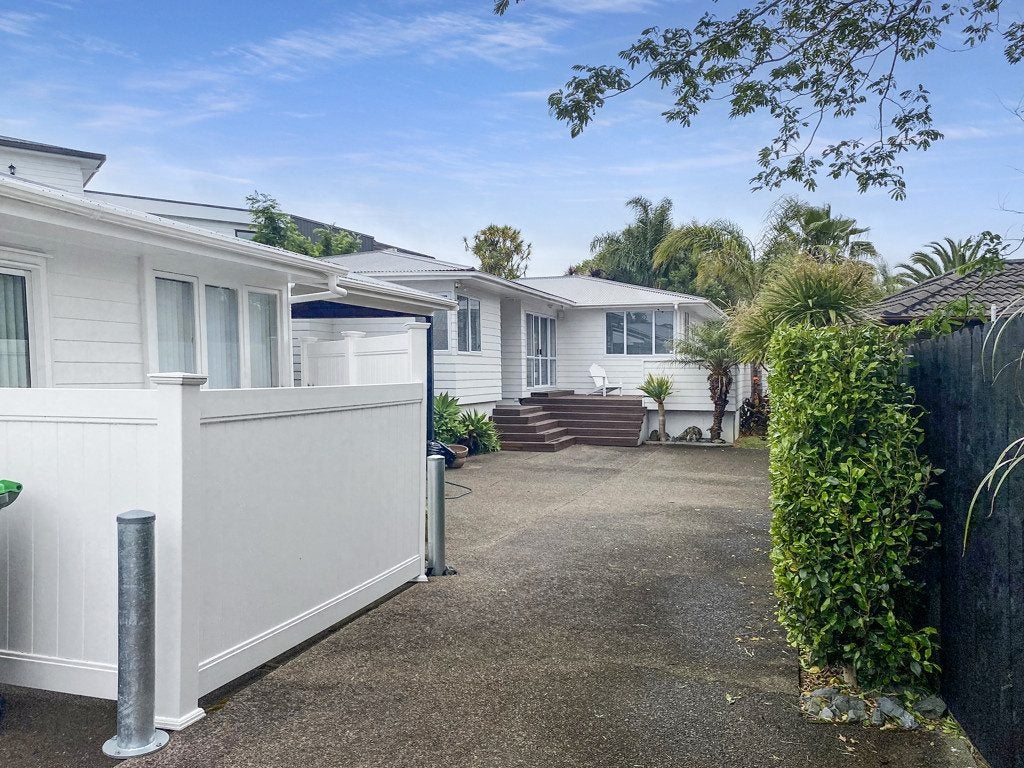 26 Duncan Avenue, Te Atatu South, Auckland - Carousel 2