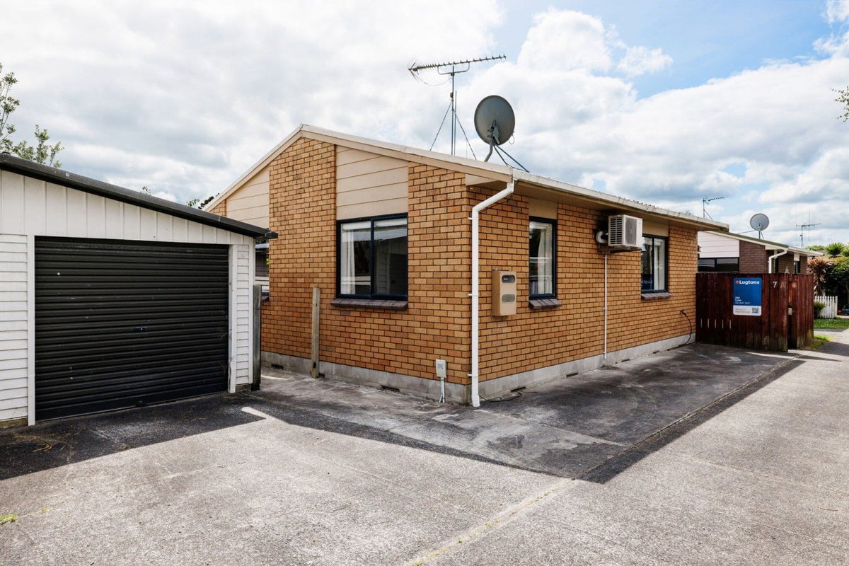 7A Frances Street, Hamilton East, Hamilton - Carousel 2