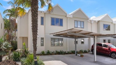 41B/21 Hunters Park Drive, Three Kings, Auckland - Carousel 1