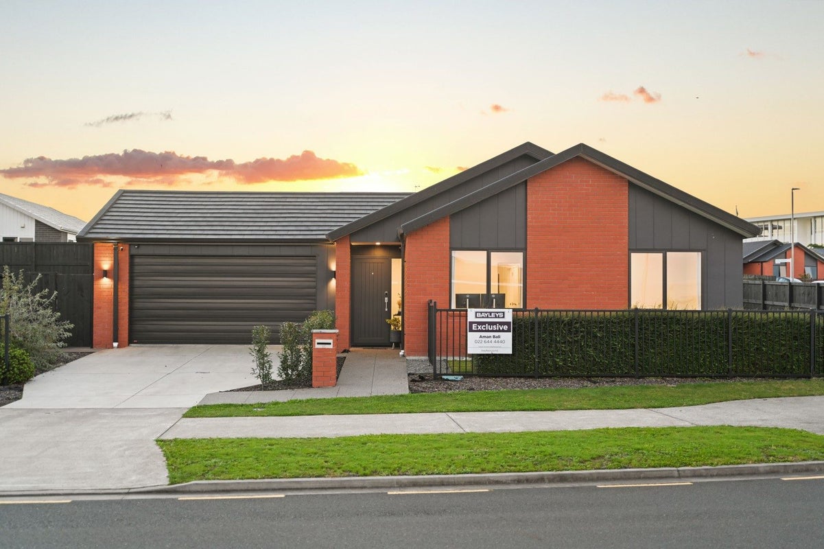 15 Timatanga Road, Temple View, Hamilton - Carousel 1