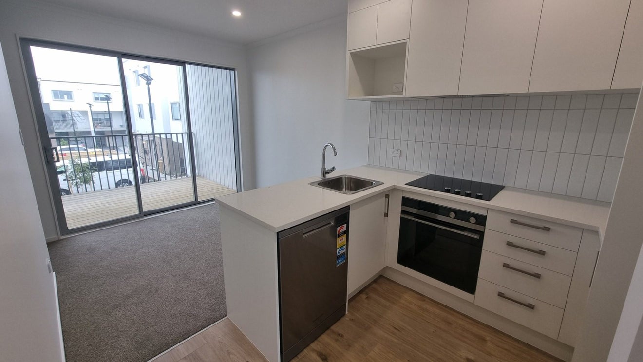 57 Ngae Place, Mangere East, Auckland - Carousel 2