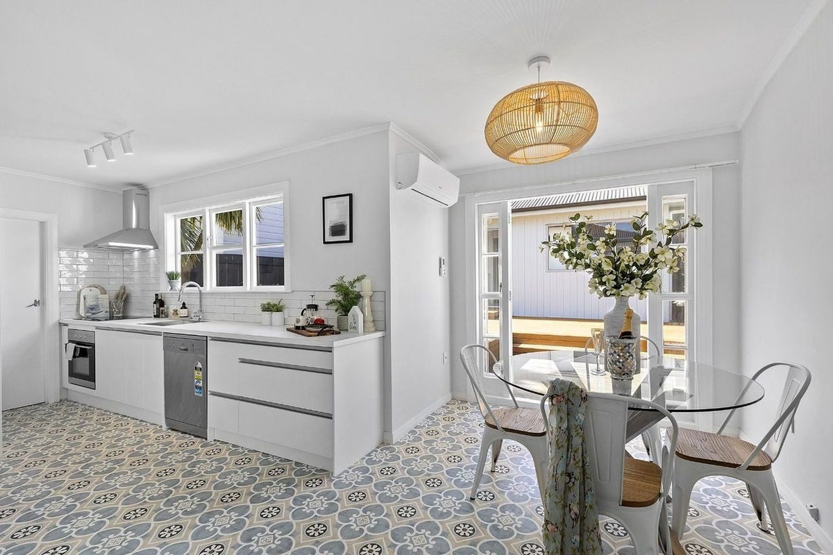 20 Emmett Street, Newtown, Wellington - Carousel 2
