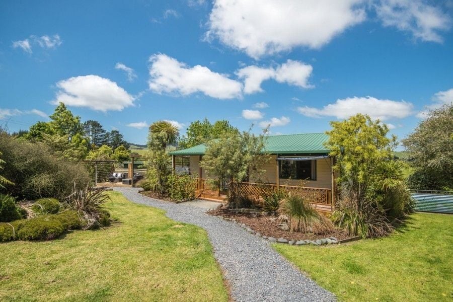 129 Ara-Kotinga, Whitford, Manurewa - Carousel 2