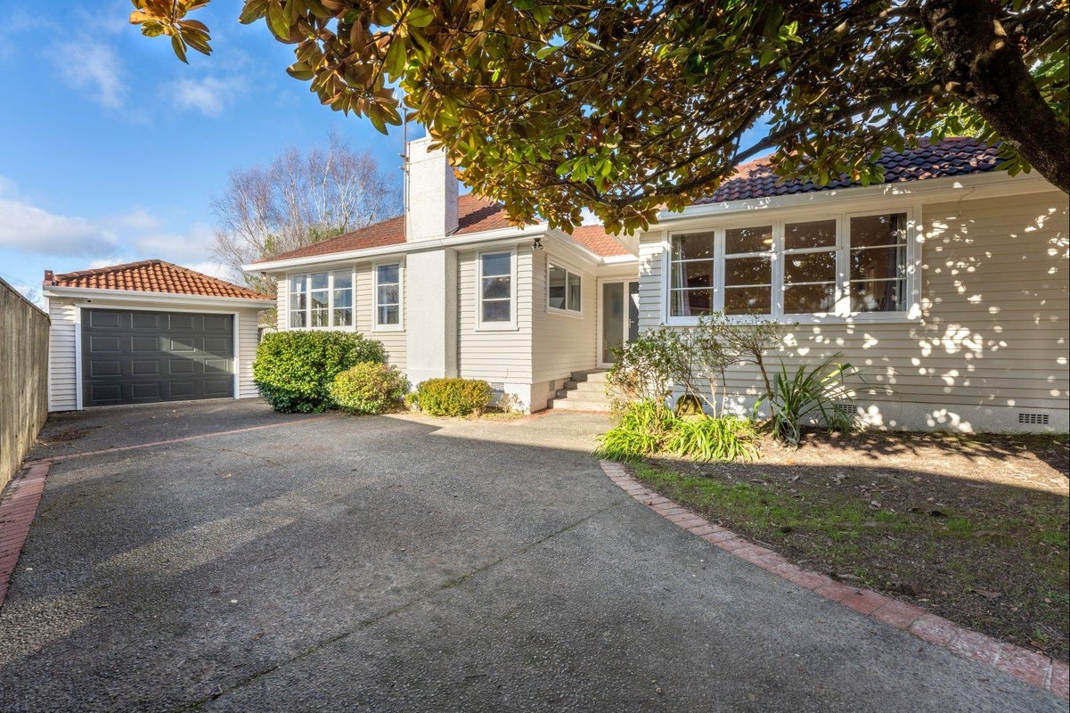 5 Prouse Grove, Silverstream, Upper Hutt - Carousel 2