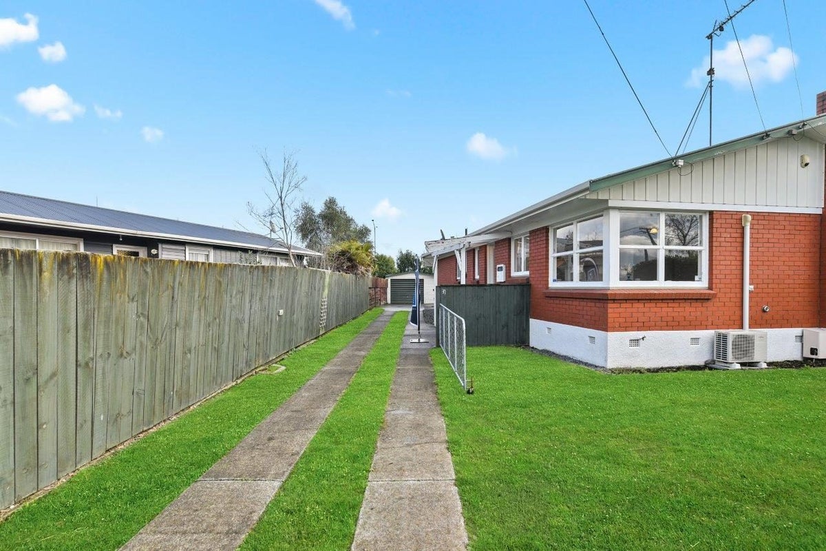 33 Fairview Street, Fairview Downs, Hamilton - Carousel 1
