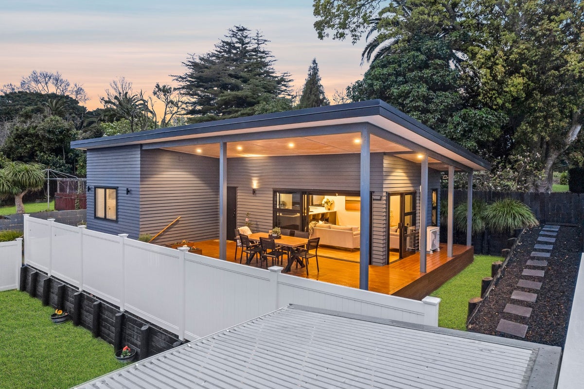 5 Frank Place, Hillpark, Auckland - Carousel 2