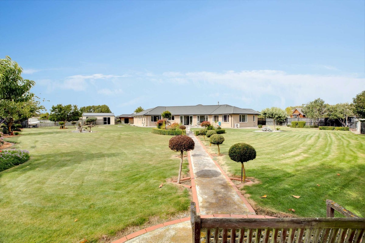 15 Riverside Way, Amberley, Amberley - Carousel 40