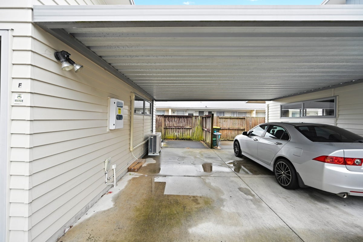 27F Greensboro Street, Hamilton East, Hamilton - Carousel 16