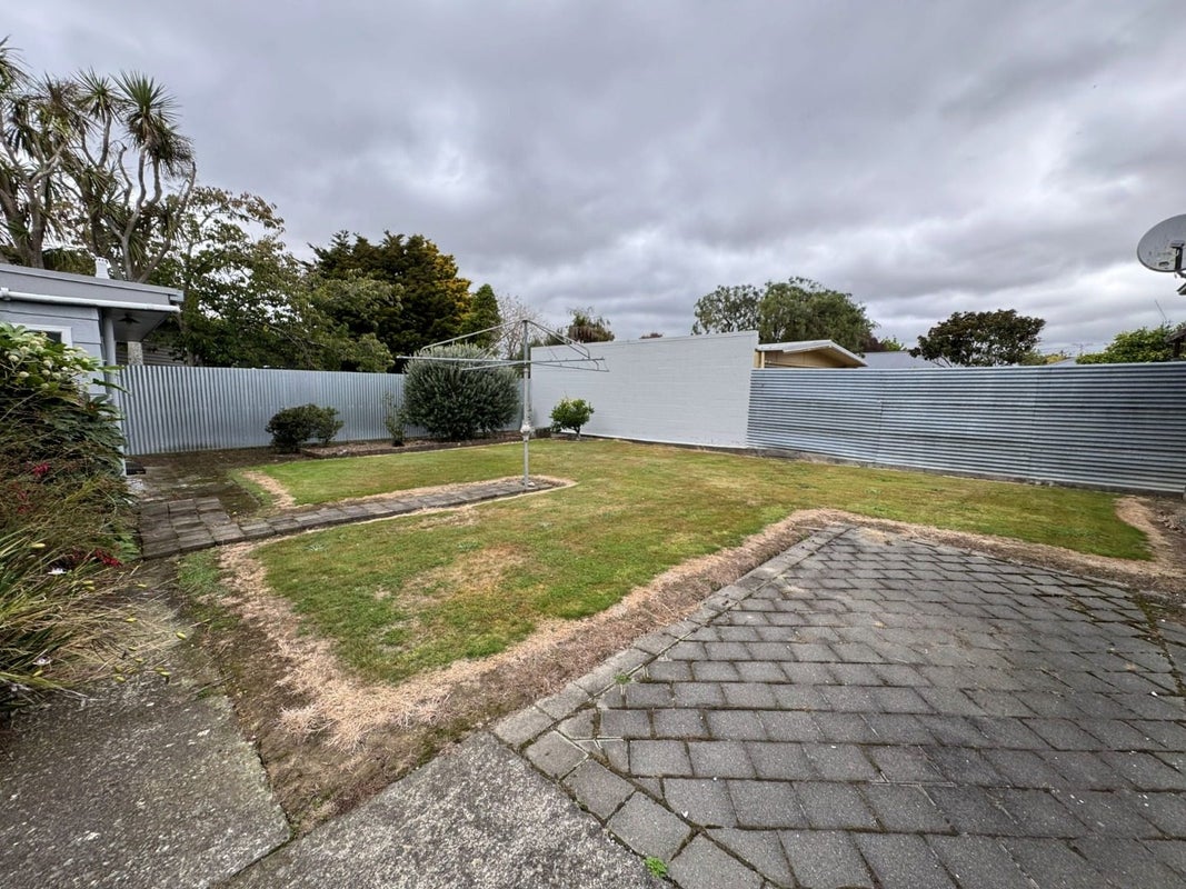 12 Wincanton Place, Awapuni, Palmerston North - Carousel 11