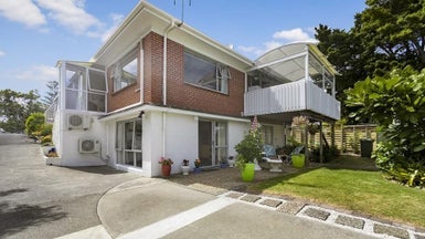 4/61 Cook Street, Howick, Auckland - Carousel 1