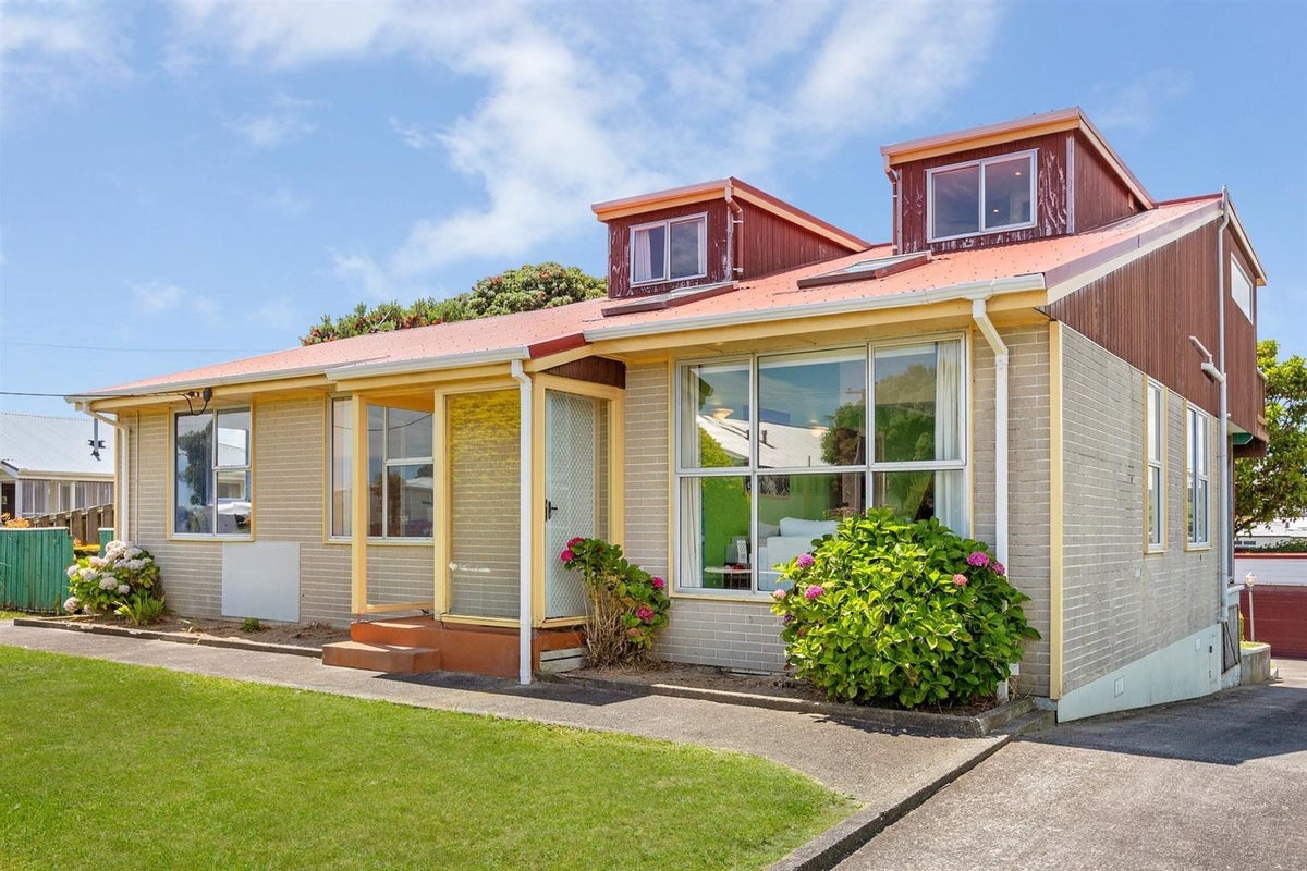 63 Te Pene Avenue, Titahi Bay, Porirua - Carousel 1