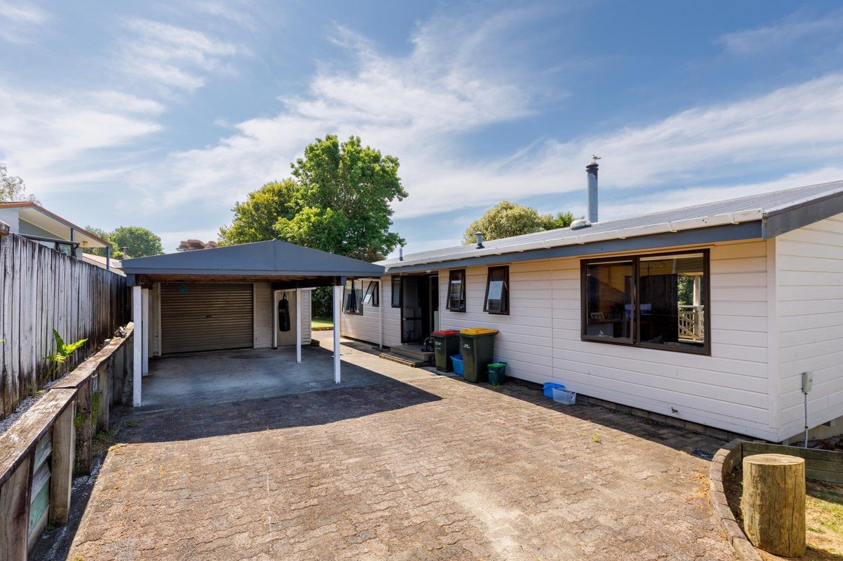 41 Riversdale Drive, Merrilands, New Plymouth - Carousel 18