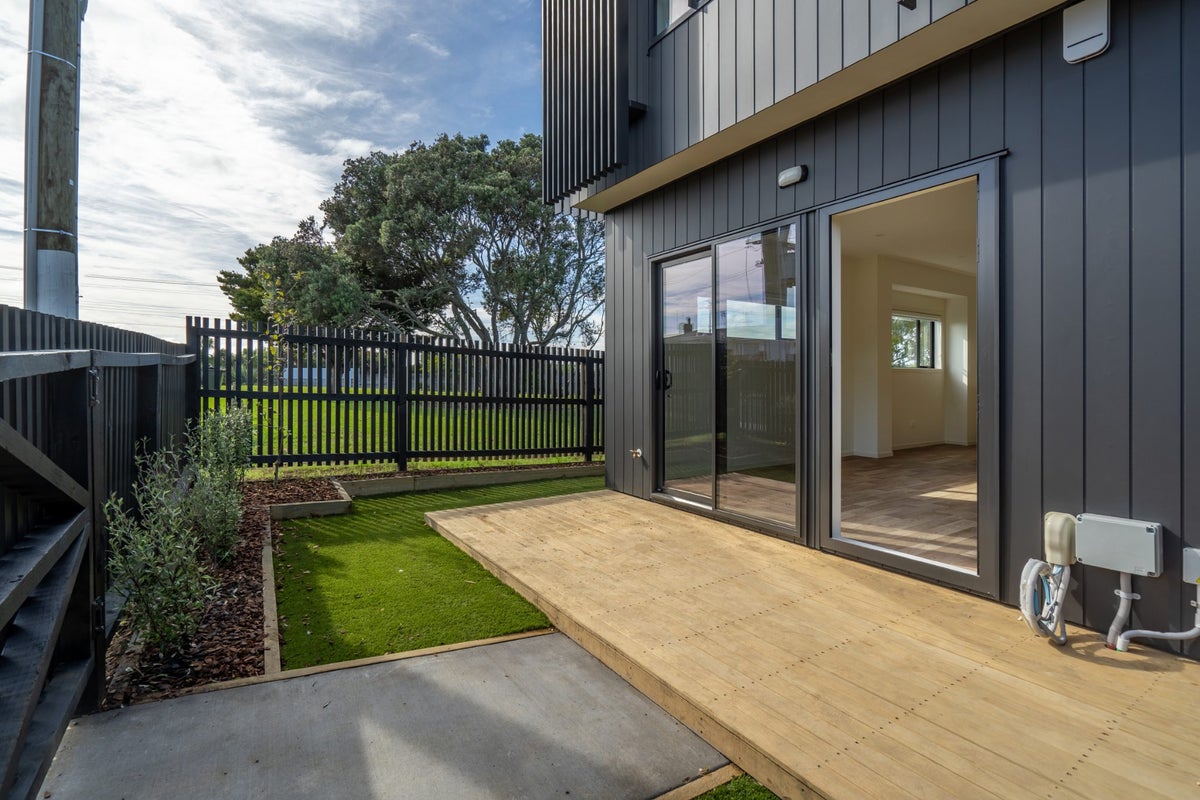 1/75 McAnnalley Street, Manurewa East, Auckland - Carousel 1