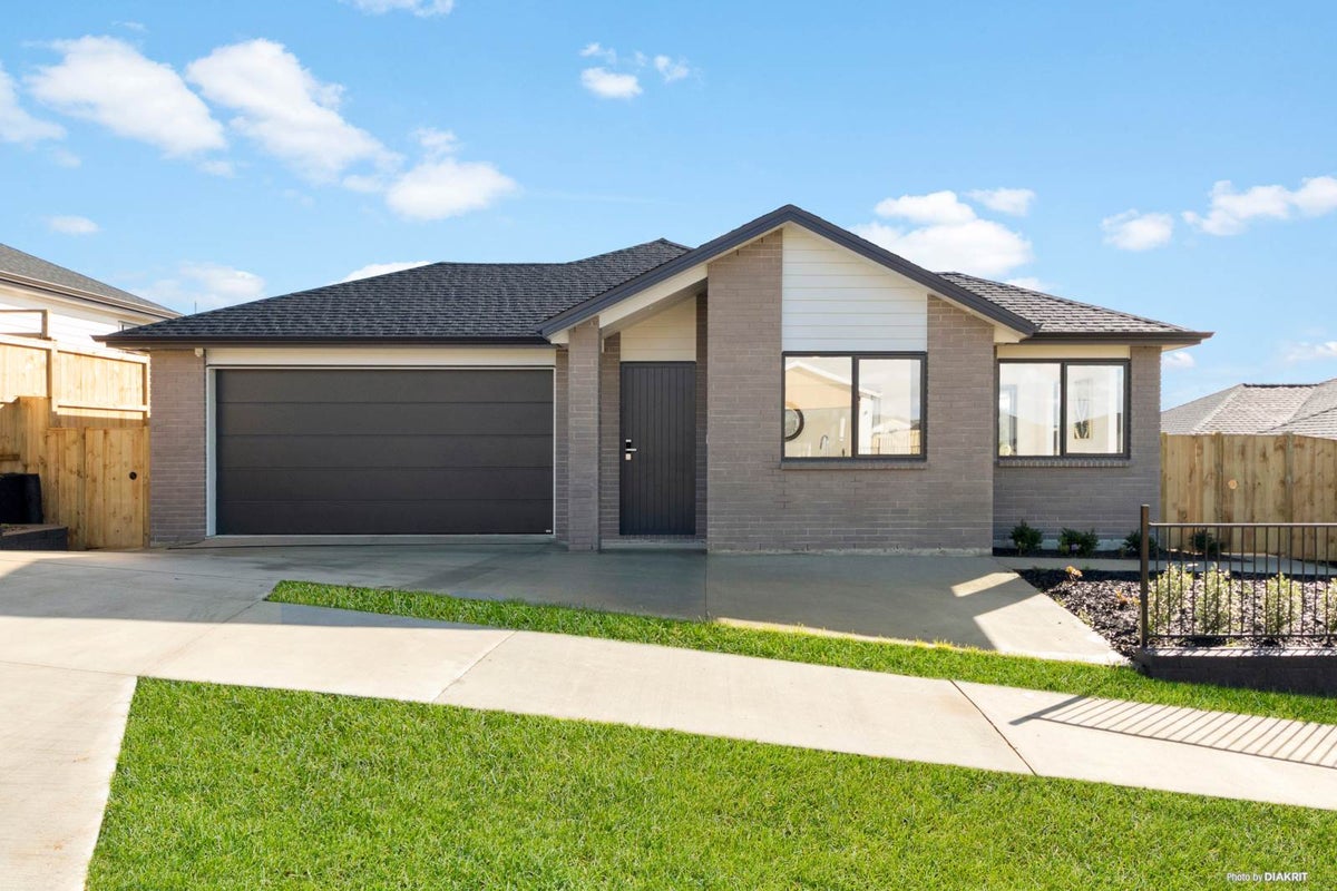 20 Kauri Gum Rise, Swanson, Auckland - Carousel 1