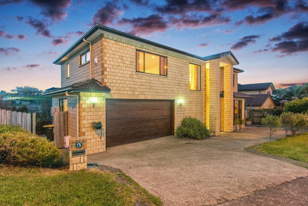 27 Medallion Drive, Oteha, Auckland - Carousel 2