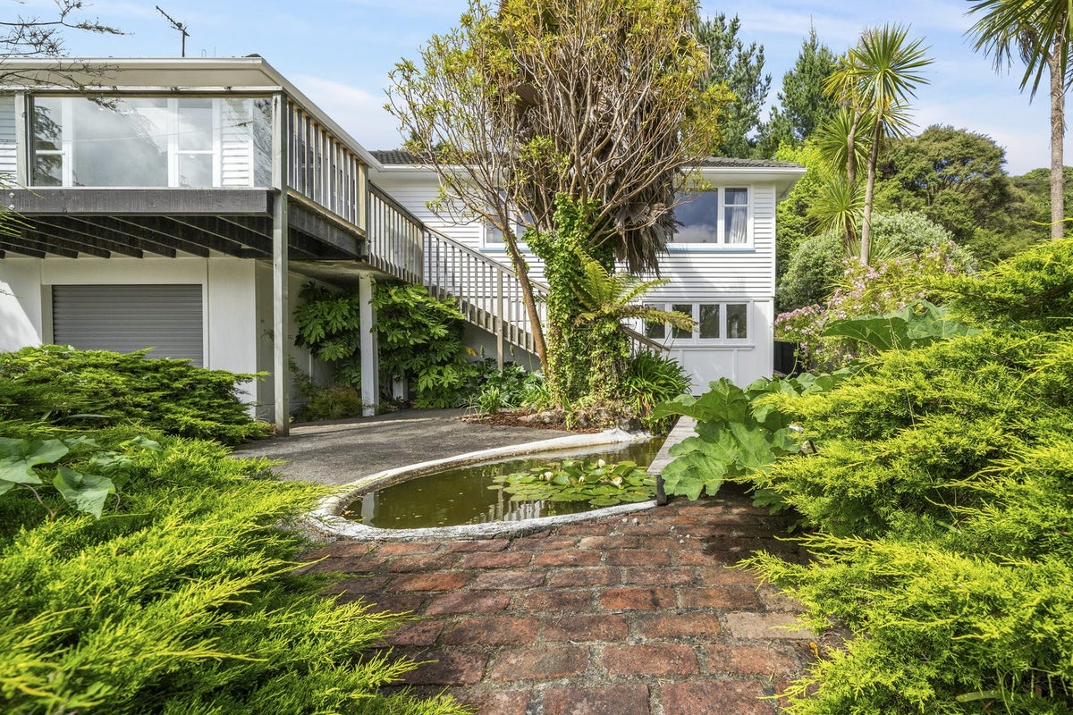 131 Wellington Road, Wainuiomata, Lower Hutt - Carousel 2